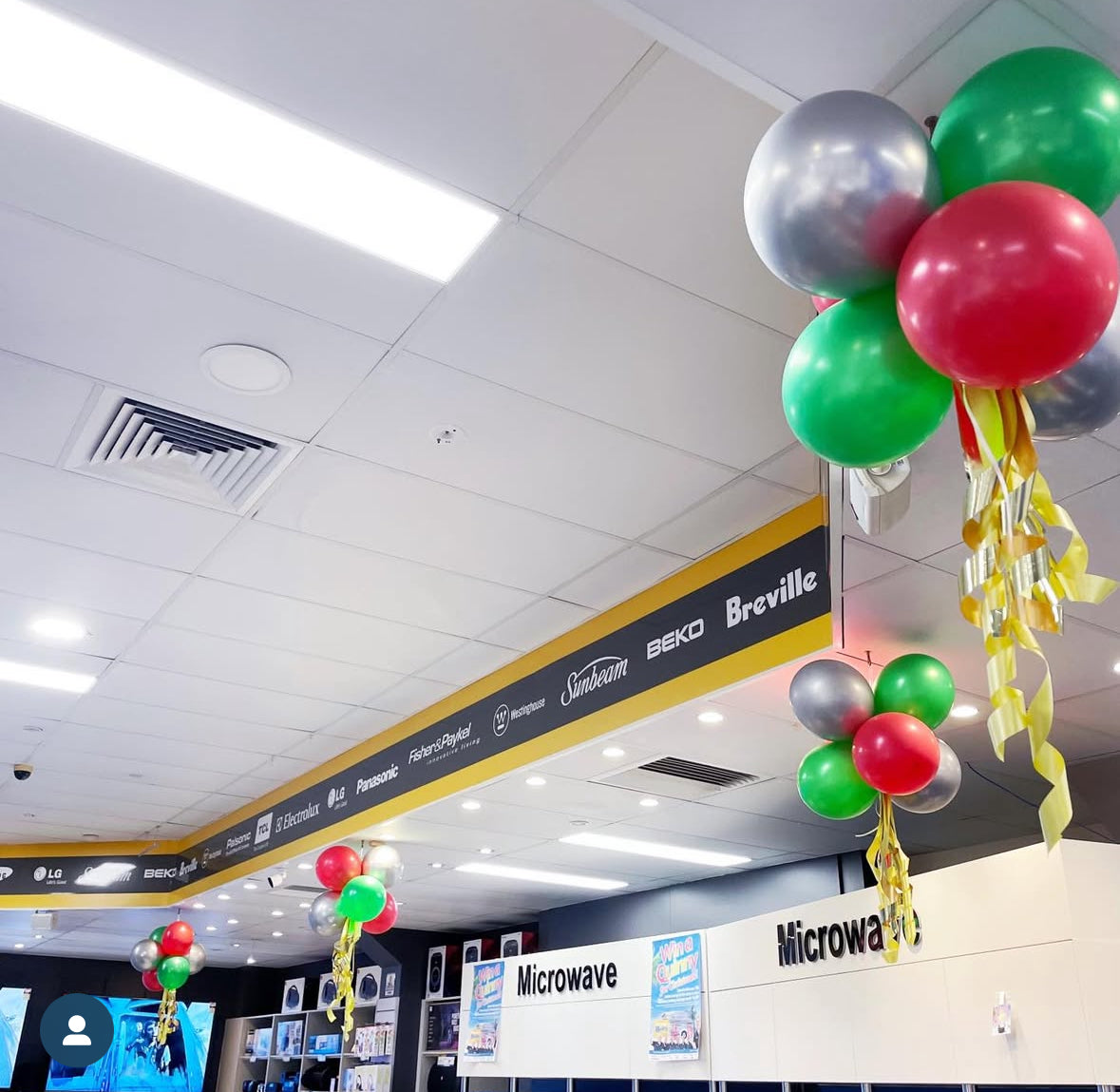 Air-Filled Cluster of 6 Balloons with Ribbon Tails