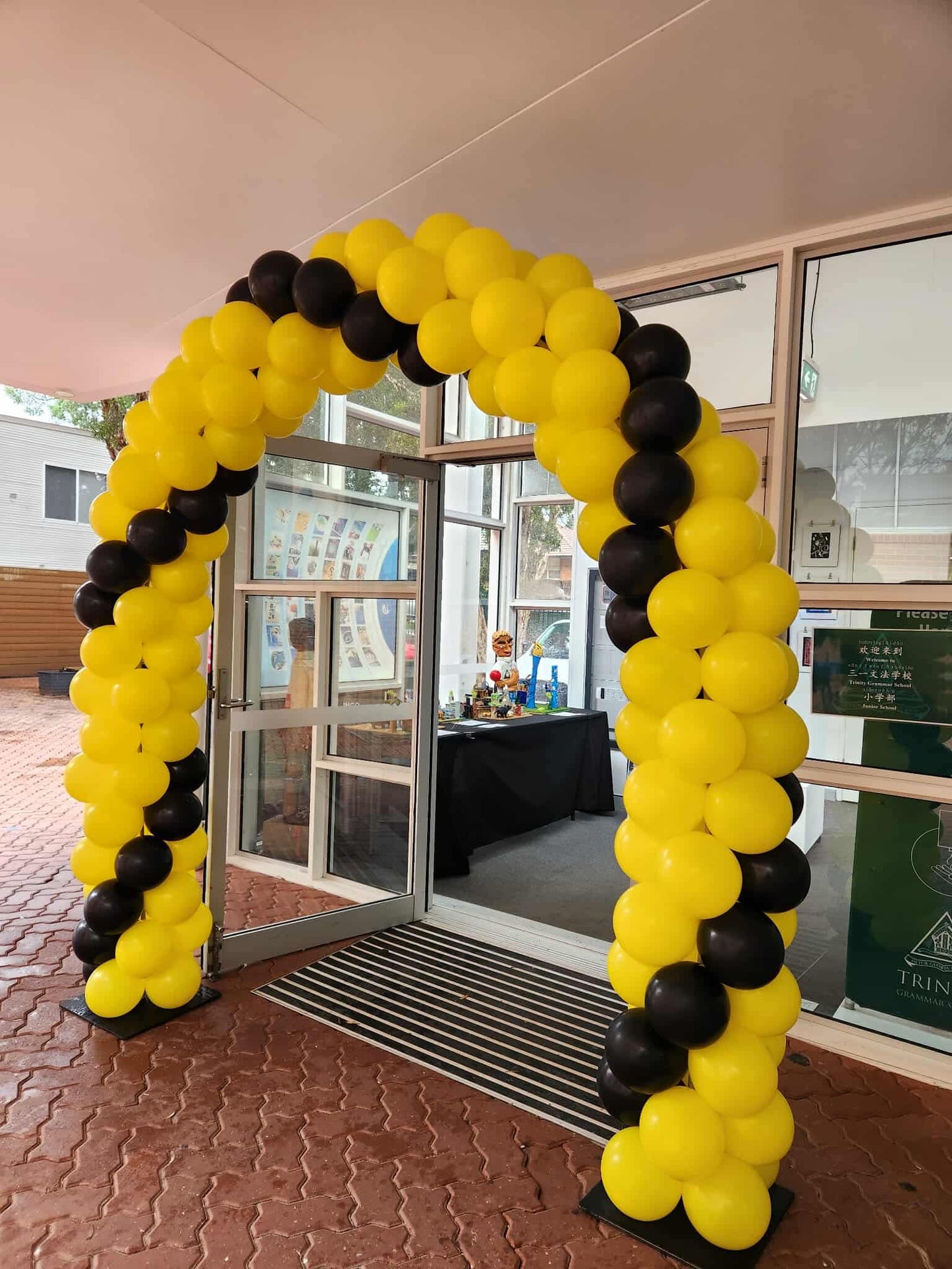 R U OK Day Garland Arch