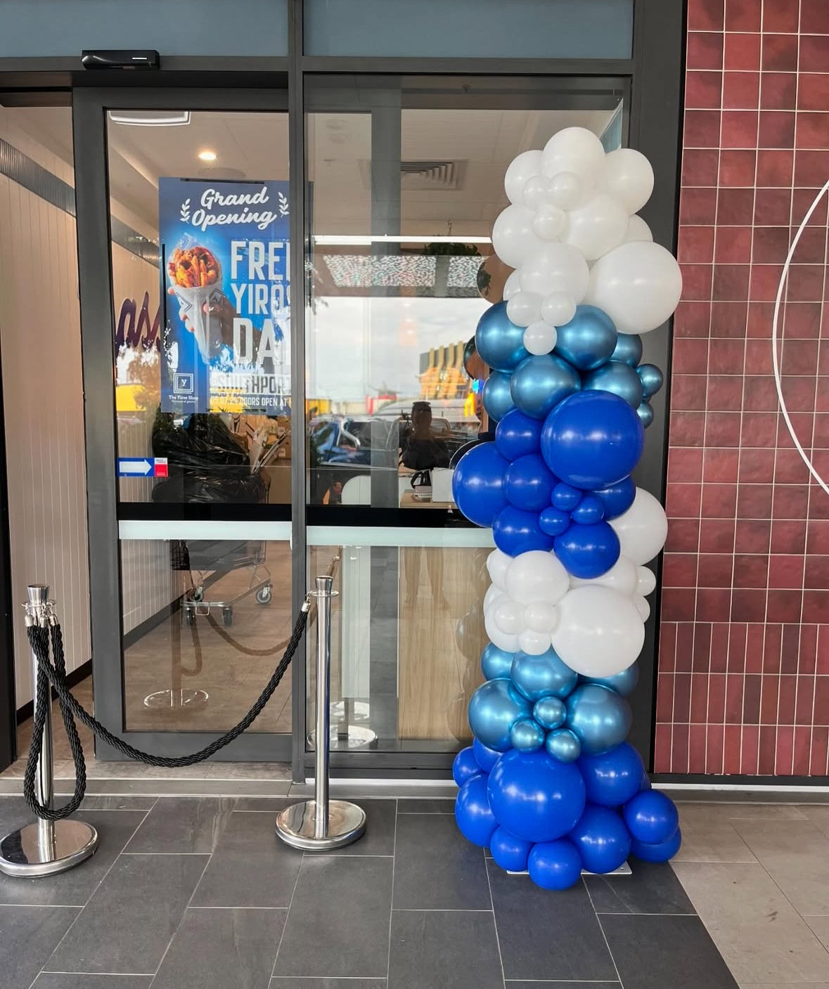 Organic-Style Balloon Column