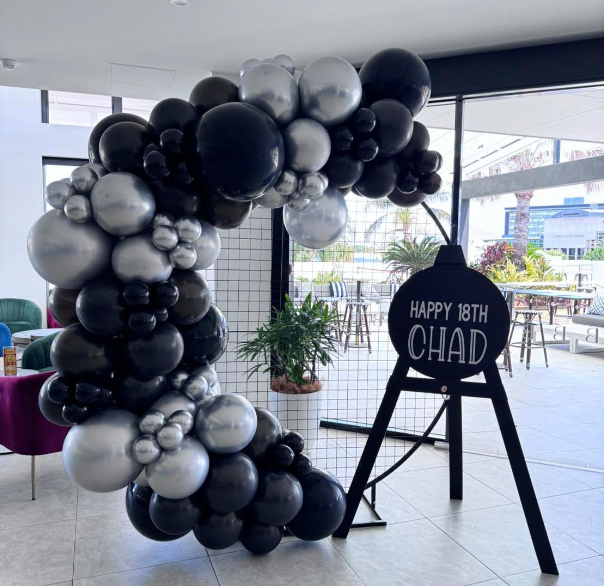 2m Round Mesh Backdrop with Balloon Garland