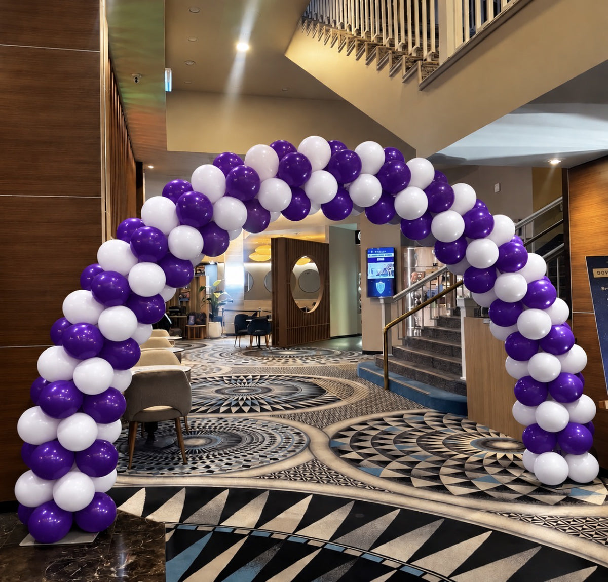Garland Arch - Dockers (hire)