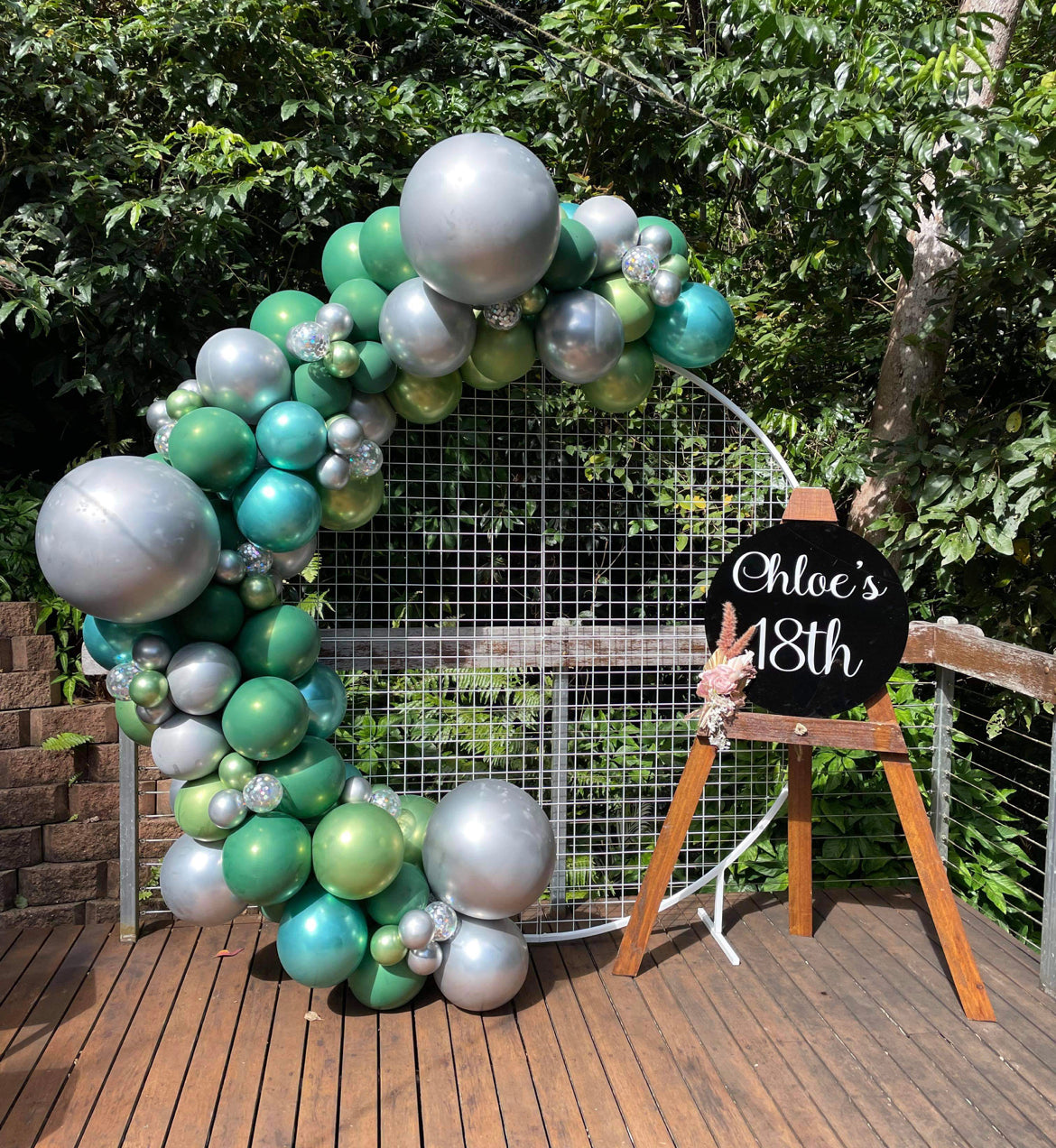 2m Round Mesh Backdrop with Balloon Garland