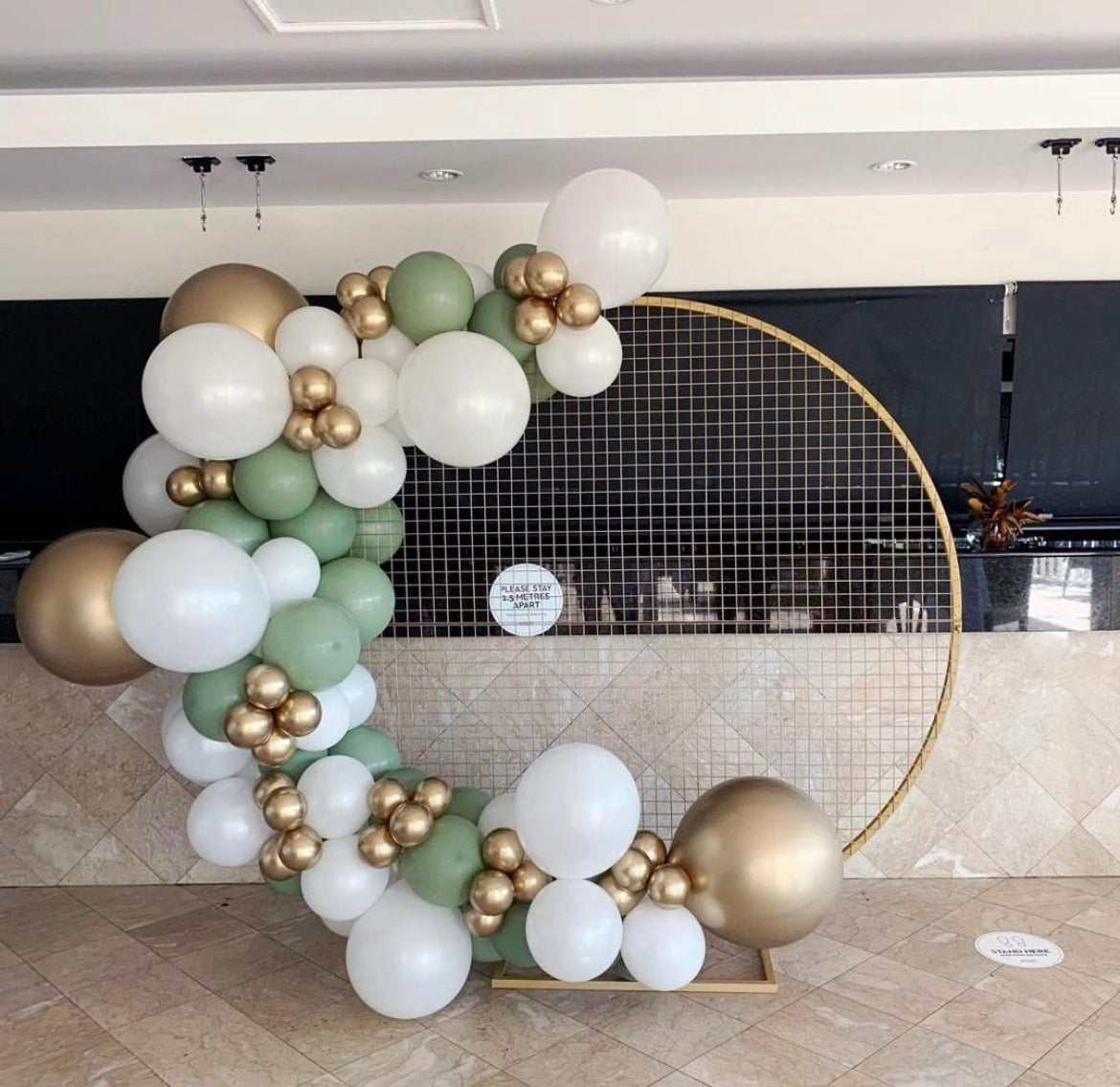 2m Round Mesh Backdrop with Balloon Garland